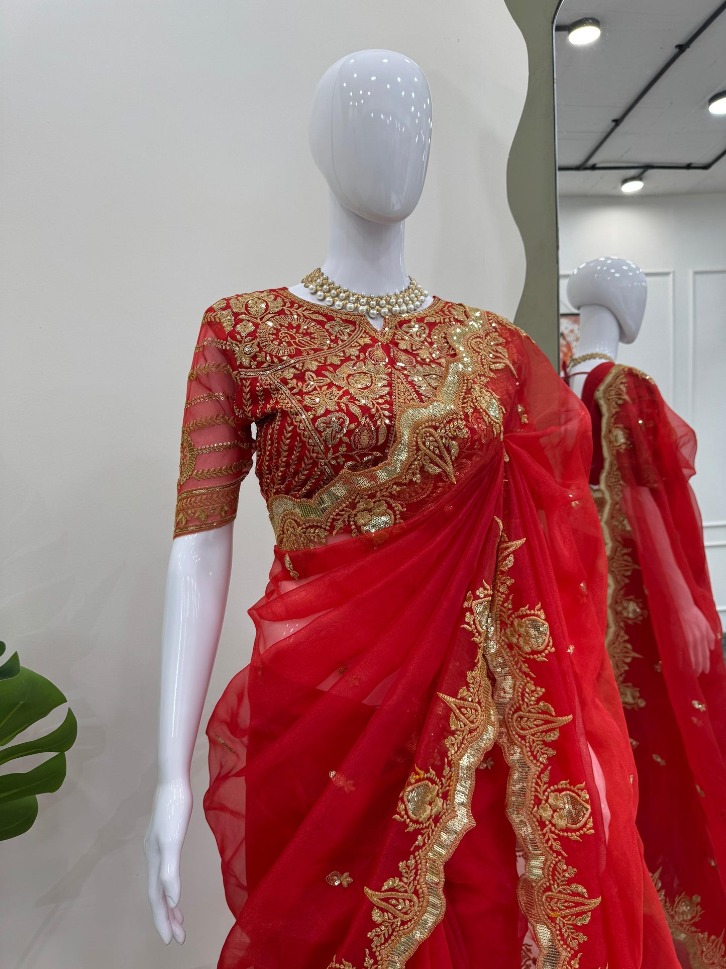 Looking Some One For This Same Colour Beautiful Designer Saree On Havy Organza Silk Febric With Thred