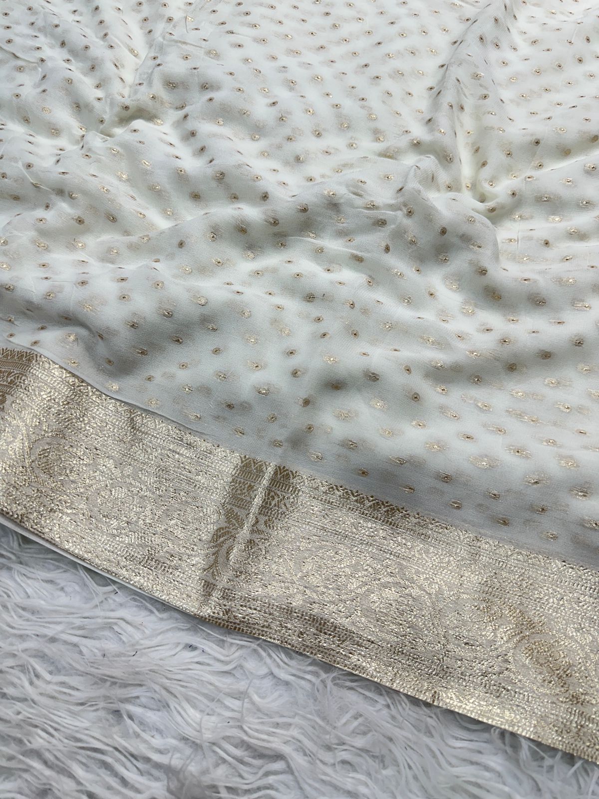 Latest Wedding wear Padding Color Viscose Georgette Jacquard Weaving Work Designer Saree
