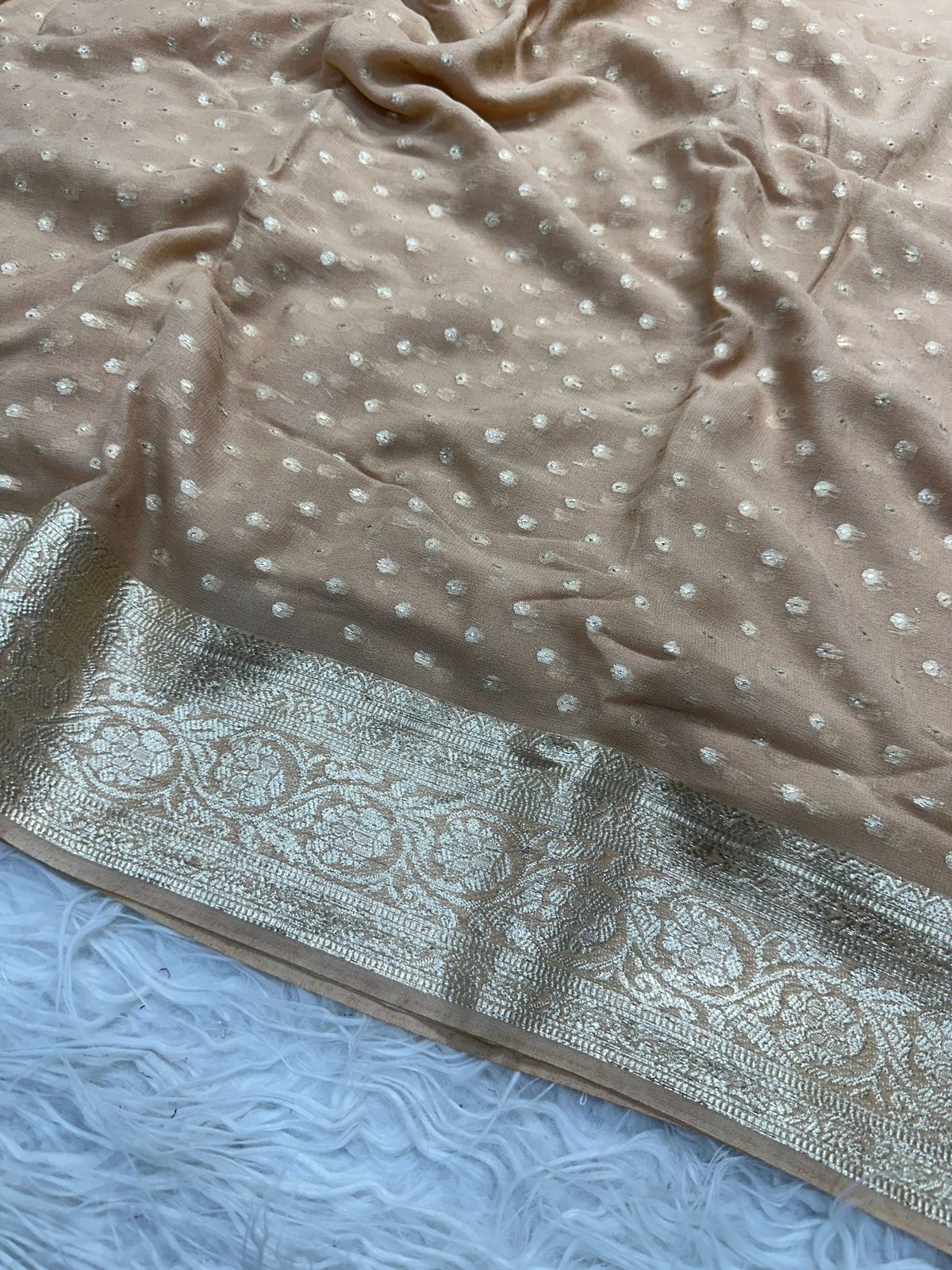 Latest Wedding wear Padding Color Viscose Georgette Jacquard Weaving Work Designer Saree