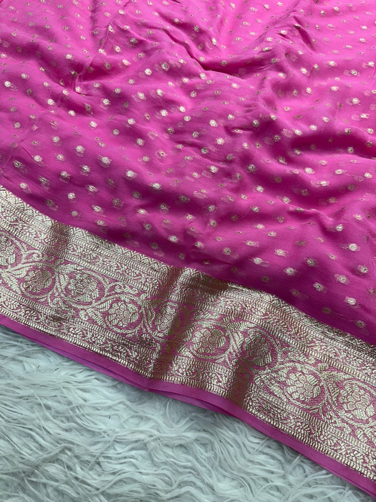 Latest Wedding wear Padding Color Viscose Georgette Jacquard Weaving Work Designer Saree