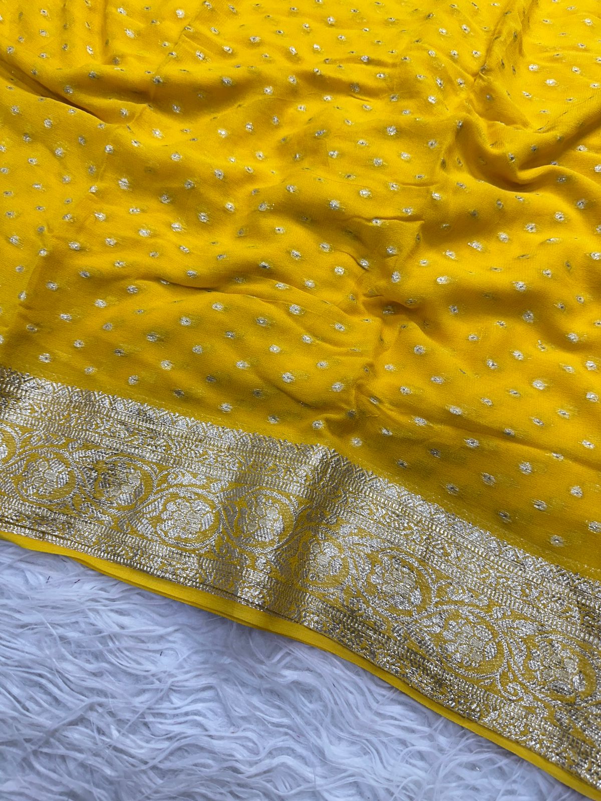 Latest Wedding wear Padding Color Viscose Georgette Jacquard Weaving Work Designer Saree
