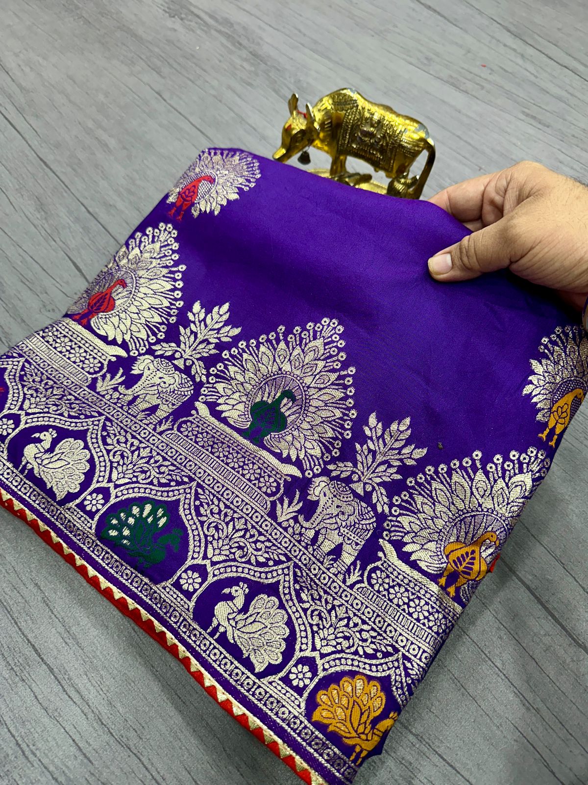 Pure Dola Silk With Zari Weaving Saree WIth Zarkan Pallu Border