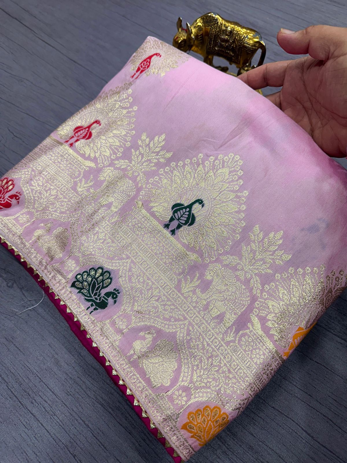 Pure Dola Silk With Zari Weaving Saree WIth Zarkan Pallu Border
