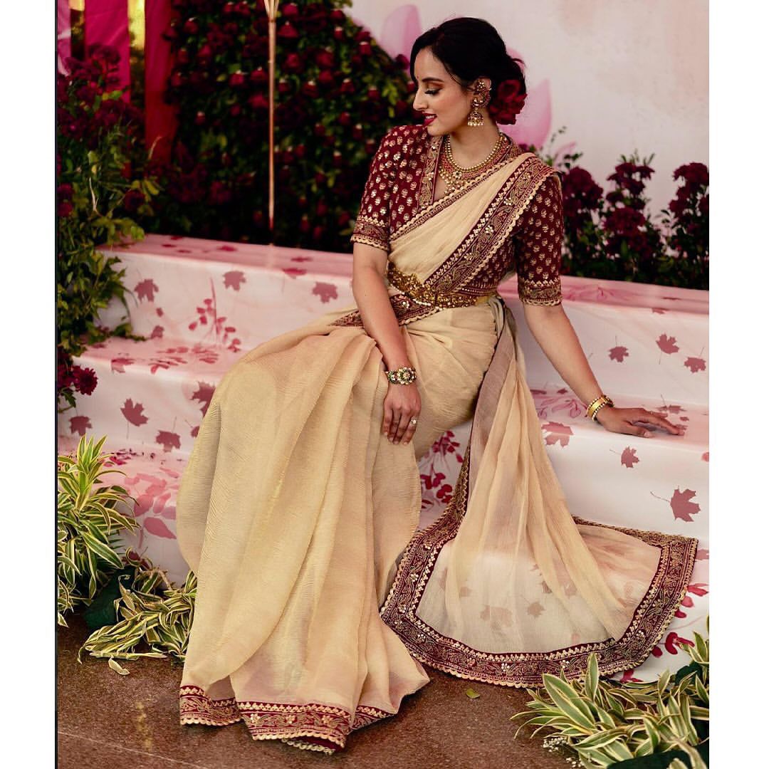 😍Unveil your inner fashionista with our stunning muted Champaign gold designer saree paired with the most sought-after Embroidery blouse in rich red.