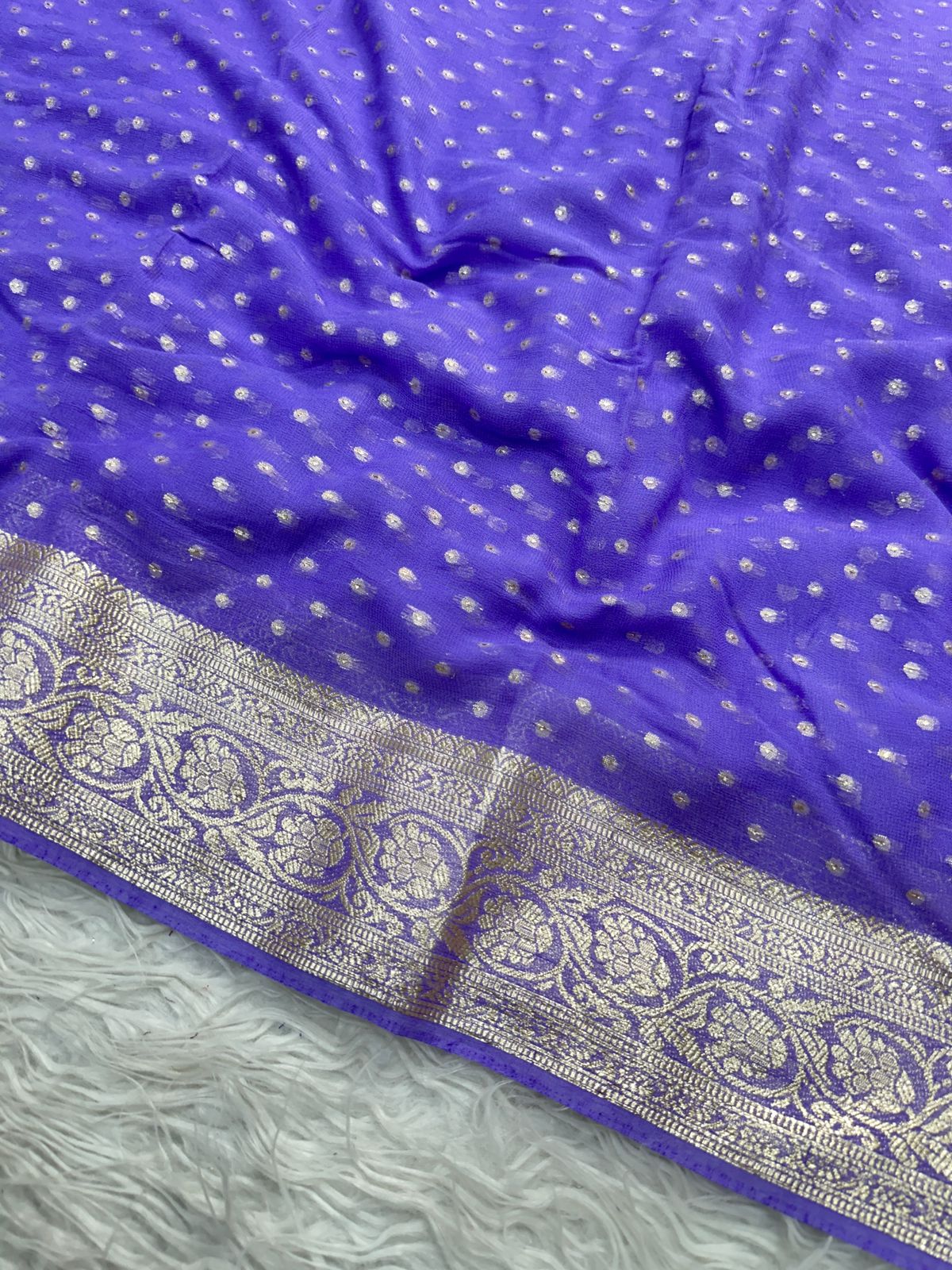 Latest Wedding wear Padding Color Viscose Georgette Jacquard Weaving Work Designer Saree