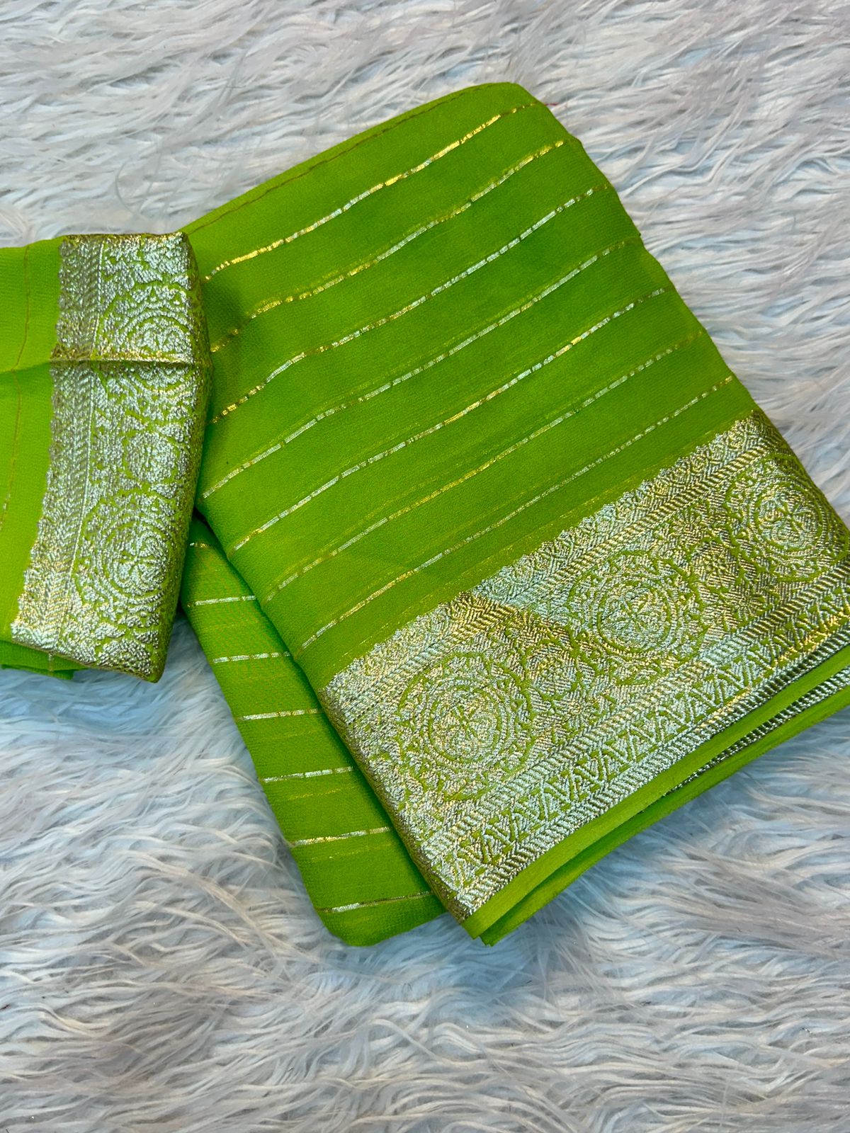 Georgette Saree With Running Contrast Blouse
