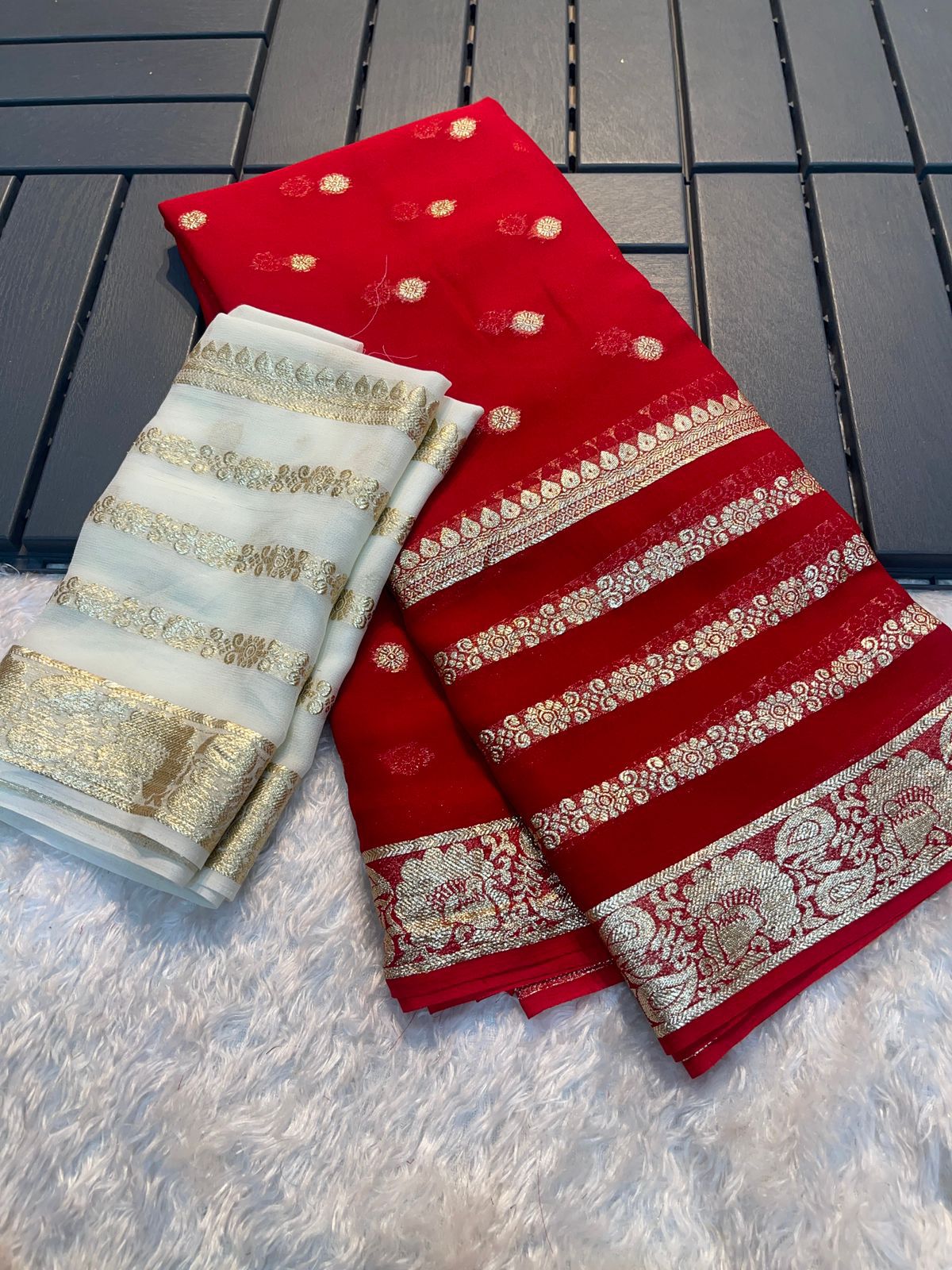 Viscose Saree With Running Contrast Blouse