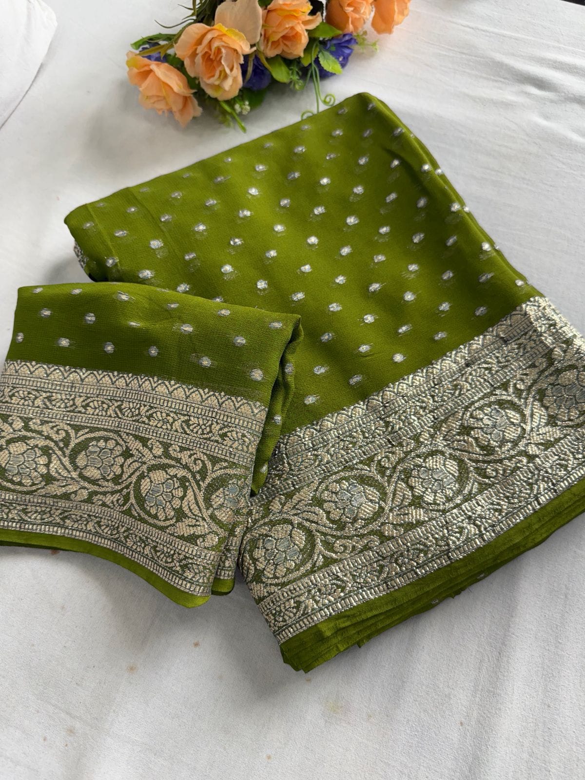 Latest Wedding wear Padding Color Viscose Georgette Jacquard Weaving Work Designer Saree