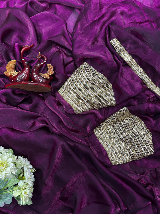 Like a million starts in the sublime sky, delicately handcrafted katdana work bring out the vibrancy of this space silk saree