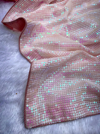 😍Flawless for any sangeet or cocktail party, this designer saree will elevate your style quotient.