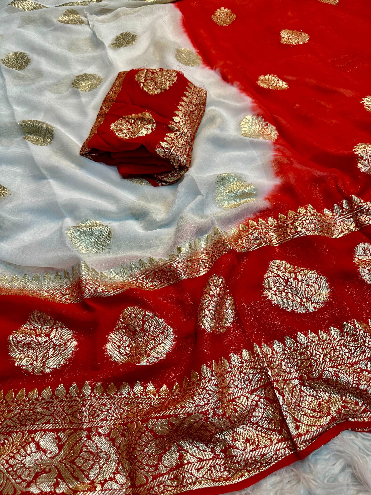 Viscose Georgette Saree With banarashi Contrast Blouse !